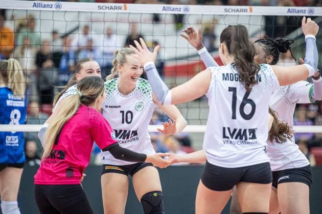 Amalie Joergensen USC Muenster, 10 happy with Team Allianz MTV Stuttgart USC Muenster, 23 03 2024, Stuttgart SCHARRena , DEU Allianz MTV Stuttgart USC Muenster, Sport, Volleyball Bundesliga, Women, VBL, Season 2023 24, 23 03 2024, Stuttgart SCHARRena , DEU Stuttgart Copyright: xSandyxDinkelackerx EP_SDR