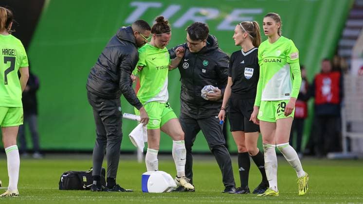 v li Marina Hegering VfL Wolfsburg, 31 is injured, injury, pain, distorted face, must be substituted, replaced, THE DFB REGULATIONS PROHIBIT ANY USE OF PHOTOGRAPHS AS IMAGE SEQUENCES AND OR QUASI VIDEO , 23 03 2024, Wolfsburg Germany , Football, Google Pixel Womens Bundesliga, VfL Wolfsburg FC Bayern Munich xobx