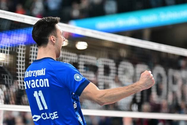 Volleyball I Men I 2023 2024 I Bundesliga I Playoffs I Quarterfinals I Game 2 I SVG Lüneburg WWK Volleys Herrsching I 23 3 2024 Cheers, excitement, enthusiasm, euphoria, joy, happiness, exhilaration at Xander Wolf Wassenaar Ketrzynski 11, SVG Lüneburg for the first point Lüneburg LKH Arena Niedersachsen Germany Copyright: xLobeca AndreasxHannigx