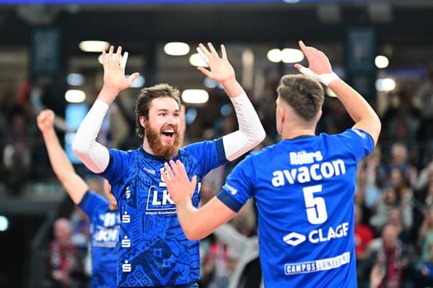 Volleyball I Men I 2023 2024 I Bundesliga I Playoffs I Quarter-finals I Match 2 I SVG Lüneburg WWK Volleys Herrsching I 23 3 2024 Cheers, excitement, enthusiasm, euphoria, joy, happiness, exhilaration for Jesse William Elser 3, SVG Lüneburg and Erik Johannes Röhrs 5, SVG Lüneburg Lüneburg LKH Arena Niedersachsen Germany Copyright: xLobeca AndreasxHannigx