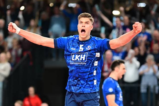 Volleyball I Men I 2023 2024 I Bundesliga I Playoffs I Quarterfinals I Game 2 I SVG Lüneburg WWK Volleys Herrsching I 23 3 2024 Classic pose Cheering, enthusiasm, euphoria, joy, happiness, cheerfulness by Erik Johannes Röhrs 5, SVG Lüneburg Lüneburg LKH Arena Niedersachsen Germany Copyright: xLobeca AndreasxHannigx