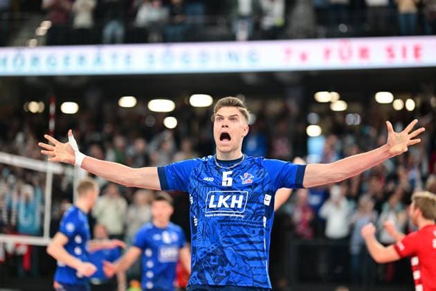 Volleyball I Men I 2023 2024 I Bundesliga I Playoffs I Quarterfinals I Game 2 I SVG Lüneburg WWK Volleys Herrsching I 23 3 2024 Classic pose Cheers, enthusiasm, euphoria, joy, happiness, cheerfulness for Erik Johannes Röhrs 5, SVG Lüneburg this is the point to win the set¦ 1 0 for SVG Lüneburg Lüneburg LKH Arena Niedersachsen Germany Copyright: xLobeca AndreasxHannigx