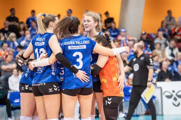 Jolien Knollema Allianz MTV Stuttgart, 10 2 vr is happy with Team Allianz MTV Stuttgart USC Muenster, 23 03 2024, Stuttgart SCHARRena , DEU Allianz MTV Stuttgart USC Muenster, Sport, Volleyball Bundesliga, Frauen, VBL, Saison 2023 24, 23 03 2024, Stuttgart SCHARRena , DEU Stuttgart Copyright: xSandyxDinkelackerx EP_SDR