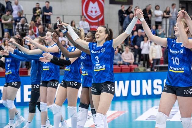 Maria Segura Palleres Allianz MTV Stuttgart, 03 Jubel mit Team Allianz MTV Stuttgart USC Muenster, 23 03 2024, Stuttgart SCHARRena , DEU Allianz MTV Stuttgart USC Muenster, Sport, Volleyball Bundesliga, Frauen, VBL, Saison 2023 24, 23 03 2024, Stuttgart SCHARRena , DEU Stuttgart Copyright: xSandyxDinkelackerx EP_SDR