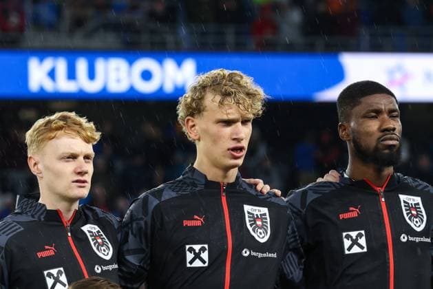 SOCCER - SVK vs AUT, test match BRATISLAVA,SLOVAKIA,23.MAR.24 - SOCCER - OEFB International Friendly, Länderspiel, Nationalmannschaft match, Slovakia vs Austria. Image shows Nicolas Seiwald, Leopold Querfeld and Kevin Danso (AUT) during the hymn.  GEPAxpictures xArminxRauthner