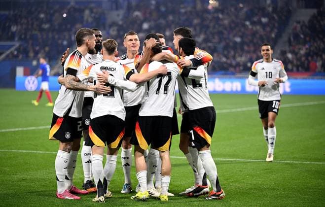 FOOTBALL INTERNATIONAL Test match in Lyon France Germany 23 03 2023 Cheers, a bunch of cheers after the goal to 0 1 by goal scorer Florian Wirtz Germany in the middle Toni Kroos Germany