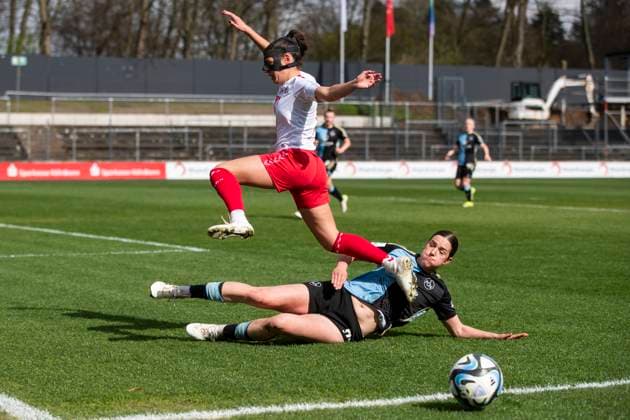 GOOGLE PIXEL Frauen Bundesliga 1 FC Köln 1 FC Nürnberg, 23 03 2024 Manjou Wilde 1 FC Köln, 7 in duel with Lara Schmidt 1 FC Nürnberg, 27 GOOGLE PIXEL Frauen Bundesliga, 1 FC Köln 1 FC Nürnberg, 17 Spieltag, am 23 03 2024, Franz Kremer Stadion, Köln DFL regulations prohibit any use of photographs as image sequences and or quasi video Copyright: xBEAUTIFULxSPORTS Meuselx