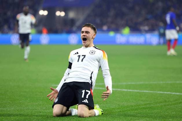 Fußball Länderspiel Frankreich - Deutschland am 23.03.2024 im Groupama Stadium in Lyon Torjubel Jubel zum 0:1 durch Florian Wirtz ( Deutschland ) DFB regulations prohibit any use of photographs as image sequences and or quasi-video. *** International soccer match France Germany on 23 03 2024 at Groupama Stadium in Lyon Goal celebration for 0 1 by Florian Wirtz Germany DFB regulations prohibit any use of photographs as image sequences and or quasi video xMSx