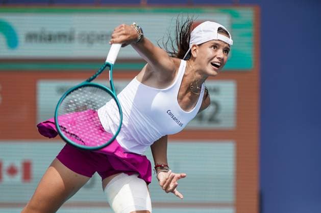 March 23, 2024, Miami Gardens, Florida, USA: Emiliana Arango (COL) serves the ball during the women s singles match at the 2024 Miami Open presented by Itau at Hard Rock Stadium. Miami Gardens USA - ZUMAw109 20240323_fap_w109_016 Copyright: xDebbyxWongx