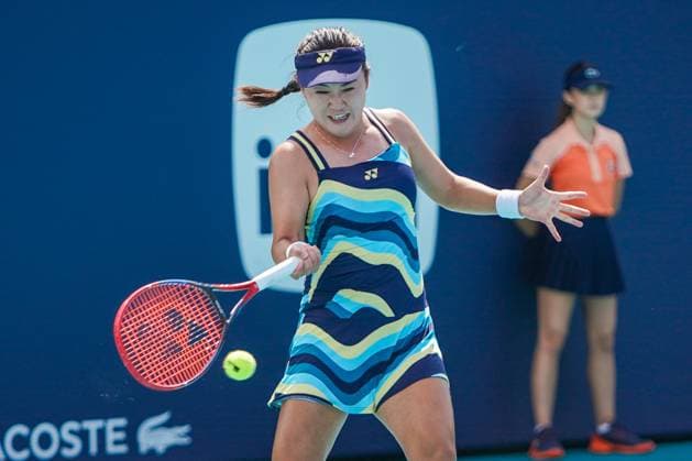 March 23, 2024, Miami Gardens, Florida, USA: Lin Zhu (CHN) returns a shot during the women s singles match at the 2024 Miami Open presented by Itau at Hard Rock Stadium. Miami Gardens USA - ZUMAw109 20240323_fap_w109_021 Copyright: xDebbyxWongx