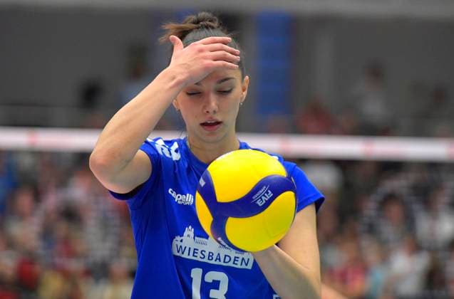 23 03 2024, Wiesbadens Milana Bozic on the ball, Volleyball, Bundesliga, play-off quarter-final, Dresdner SC VC Wiesbaden 2 3, Dresden Saxony
