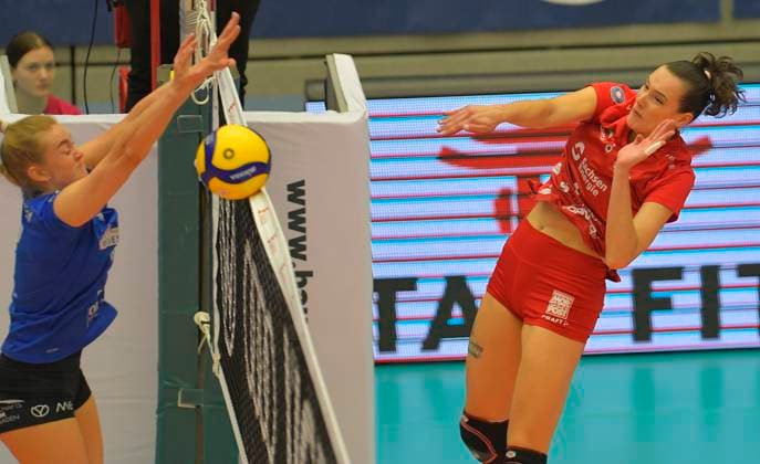 23 03 2024, Dresdens Nathalie Lemmens smashes, Volleyball, Bundesliga, play-off quarter-final, Dresdner SC VC Wiesbaden 2 3, Dresden Saxony