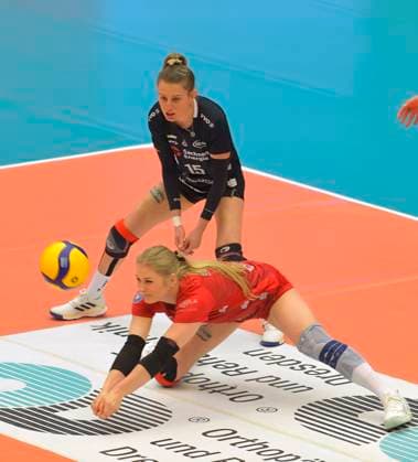 23 03 2024, Dresdens Hester Jasper receiving, behind her Dresdens Aleksandra Jegdic, Volleyball, Bundesliga, play off quarter final, Dresdner SC VC Wiesbaden 2 3, Dresden Sachsen