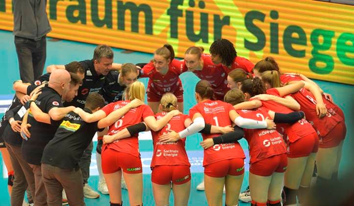 23 03 2024, the Dresden team before the match, Volleyball, Bundesliga, play off quarter final, Dresdner SC VC Wiesbaden 2 3, Dresden Saxony