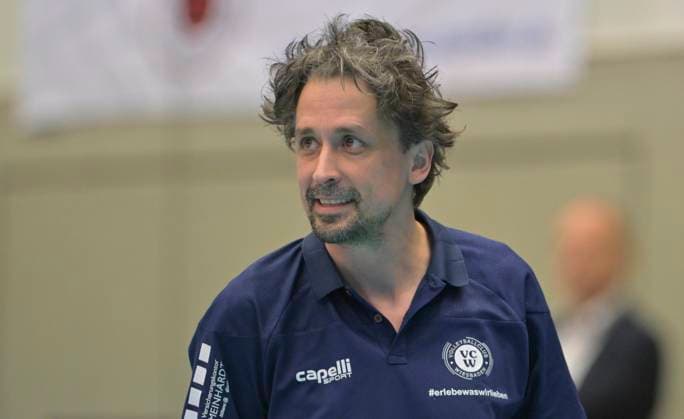 23 03 2024, Wiesbaden coach Benedikt Frank, volleyball, Bundesliga, play-off quarter-final, Dresdner SC VC Wiesbaden 2 3, Dresden Saxony