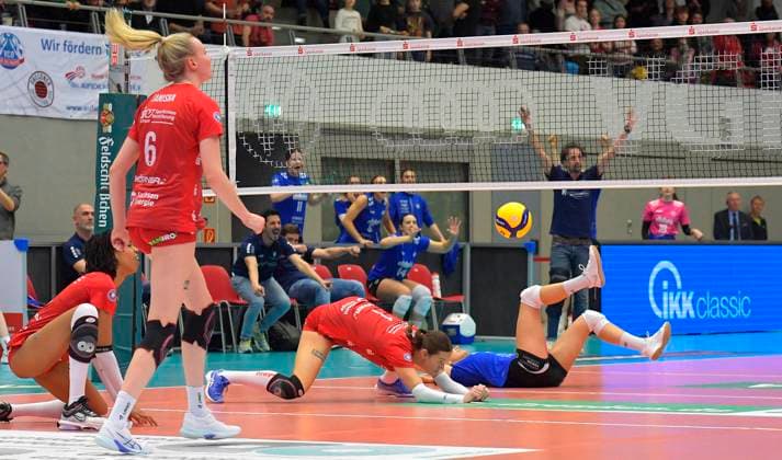 23 03 2024, Dresdens Pia Timmer on the floor, Dresdens Jennifer Janiska in front, Volleyball, Bundesliga, play off quarter final, Dresdner SC VC Wiesbaden 2 3, Dresden Saxony