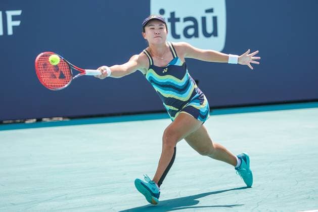 March 23, 2024, Miami Gardens, Florida, USA: Lin Zhu (CHN) returns a shot during the women s singles match at the 2024 Miami Open presented by Itau at Hard Rock Stadium. Miami Gardens USA - ZUMAw109 20240323_fap_w109_011 Copyright: xDebbyxWongx