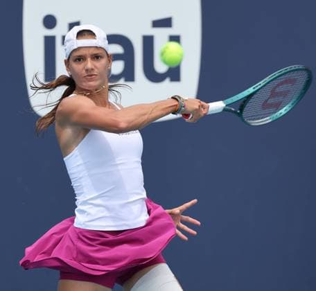 March 23, 2024, Miami Gardens, Florida, United States Of America: MIAMI GARDENS, FLORIDA - MARCH 23: Leylah Fernandez of Canada defeats Emiliana Arango of Colombia in the second round on Day 8 of the Miami Open Presented by Itau at Hard Rock Stadium on March 23, 2024 in Miami Gardens, Florida ...People: Emiliana Arango Miami Gardens United States Of America - ZUMAs214 20240323_ada_s214_138 Copyright: xSMGx