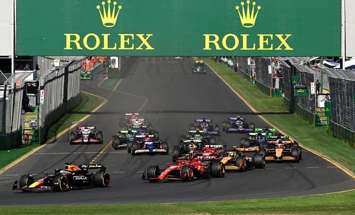 AUSTRALIAN F1 GRAND PRIX, Max Verstappen of Red Bull Racing leads at the first turn on lap 1 of the Australian Grand Prix 2024 at Albert Park Circuit in Melbourne, Sunday, March 24, 2024. ( NO ARCHIVING, EDITORIAL USE ONLY, NO USE IN BOOKS WITHOUT CONSENT MELBOURNE VICTORIA AUSTRALIA  Copyright: xJAMESxROSSx 20240324001921930707