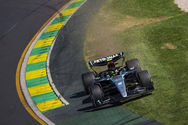 44 HAMILTON Lewis (gbr), Mercedes AMG F1 Team W15, action during the Formula 1 Rolex Australian Grand Prix 2024, 3rd round of the 2024 Formula One World Championship, WM, Weltmeisterschaft from March 22 to 24, 2024 on the Albert Park Circuit, in Melbourne, Australia - F1 - AUSTRALIAN GRAND PRIX 2024 DPPI Panoramic  240324_R03_AUSTRALIA_EA011651.JPG