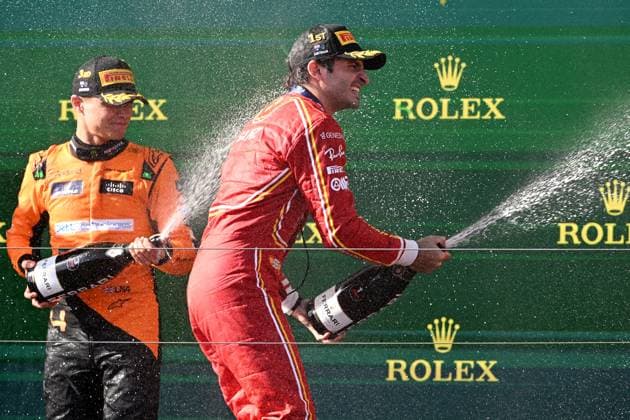 AUSTRALIAN F1 GRAND PRIX, Carlos Sainz of Spain celebrates after winning during the Australian Grand Prix 2024 at Albert Park Circuit in Melbourne, Sunday, March 24, 2024. ( NO ARCHIVING, EDITORIAL USE ONLY, NO USE IN BOOKS WITHOUT CONSENT MELBOURNE VICTORIA AUSTRALIA  Copyright: xJOELxCARRETTx 20240324001921955070