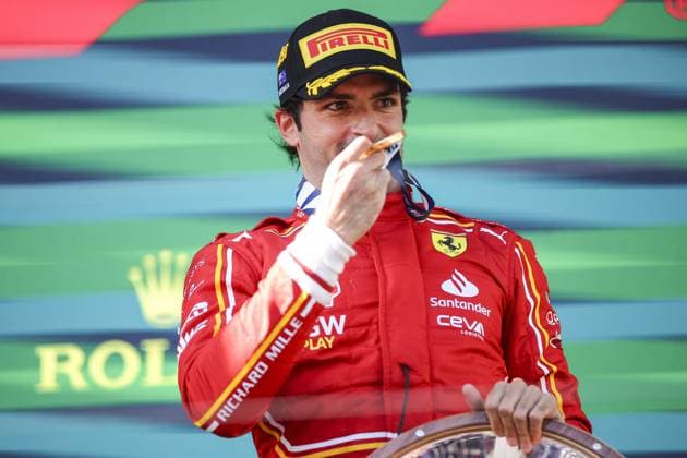 SAINZ Carlos (spa), Scuderia Ferrari SF-24, portrait during the Formula 1 Rolex Australian Grand Prix 2024, 3rd round of the 2024 Formula One World Championship, WM, Weltmeisterschaft from March 22 to 24, 2024 on the Albert Park Circuit, in Melbourne, Australia - F1 - AUSTRALIAN GRAND PRIX 2024 DPPI Panoramic  240324_R03_AUSTRALIA_EA014930