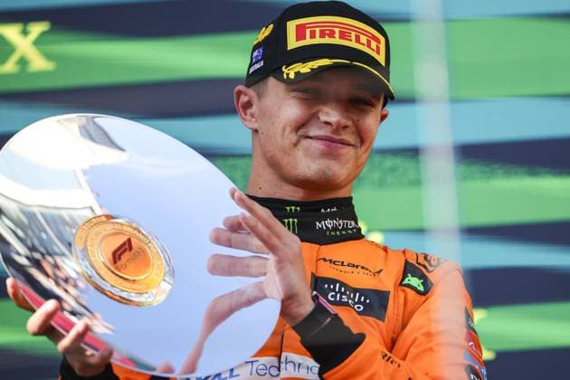 NORRIS Lando (gbr), McLaren F1 Team MCL38, portrait during the Formula 1 Rolex Australian Grand Prix 2024, 3rd round of the 2024 Formula One World Championship, WM, Weltmeisterschaft from March 22 to 24, 2024 on the Albert Park Circuit, in Melbourne, Australia - F1 - AUSTRALIAN GRAND PRIX 2024 DPPI Panoramic  240324_R03_AUSTRALIA_EA015095