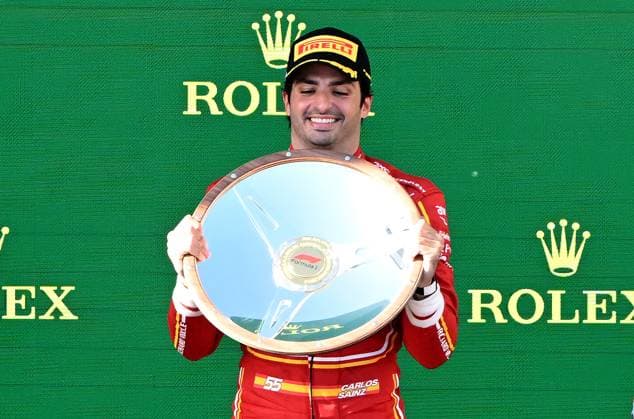 AUSTRALIAN F1 GRAND PRIX, Carlos Sainz of Spain celebrates after winning the Australian Grand Prix 2024 at Albert Park Circuit in Melbourne, Sunday, March 24, 2024. ( NO ARCHIVING, EDITORIAL USE ONLY, NO USE IN BOOKS WITHOUT CONSENT MELBOURNE VICTORIA AUSTRALIA  Copyright: xJAMESxROSSx 20240324001921957818