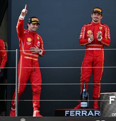 March 24, 2024, Melbourne, Victoria, Australia: March 24, 2024, Melbourne, Victoria, Australia: Spanish driver Carlos Sainz ( 55) of Ferrari walks onto the podium in first place after winning the 2024 Australian F1 Grand Prix Melbourne Australia - ZUMAk106 20240324_zaf_k106_024 Copyright: xTheoxKaranikosx