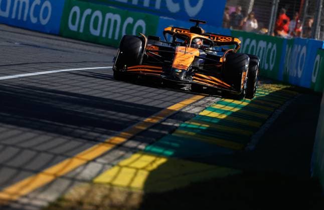 Sport Bilder des Tages 81 PIASTRI Oscar (aus), McLaren F1 Team MCL38, action during the Formula 1 Rolex Australian Grand Prix 2024, 3rd round of the 2024 Formula One World Championship, WM, Weltmeisterschaft from March 22 to 24, 2024 on the Albert Park Circuit, in Melbourne, Australia - F1 - AUSTRALIAN GRAND PRIX 2024 DPPI Panoramic  F12024GP03AUS_JK315396