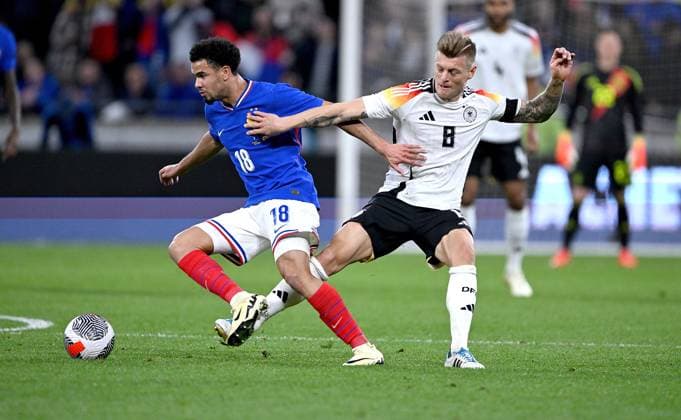 FOOTBALL INTERNATIONAL Test match in Lyon France Germany 23 03 2023 Warren Zaire Emery left, France v Toni Kroos right, Germany