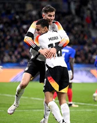 FOOTBALL INTERNATIONAL Test match in Lyon France Germany 23 03 2023 Cheering after the goal for 0 2 , goal scorer Kai Havertz left with Jamal Musiala right, Germany