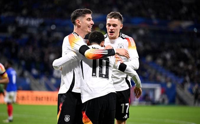 FOOTBALL INTERNATIONAL Test match in Lyon France Germany 23 03 2023 Cheering after the goal for 0 2 , goal scorer Kai Havertz left with Jamal Musiala center and Florian Wirtz right, Germany