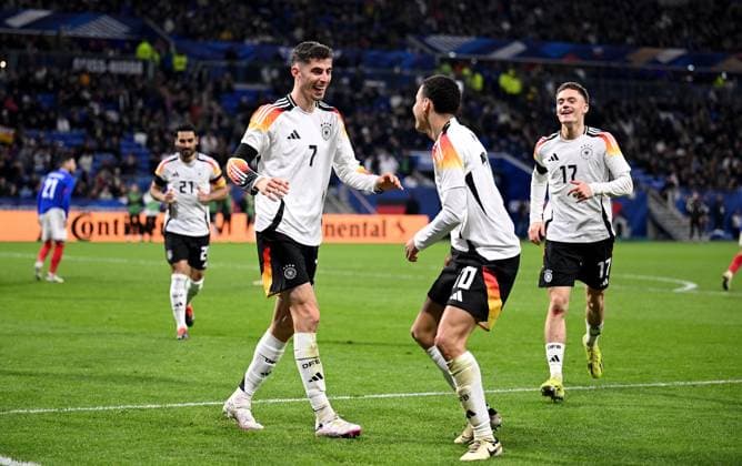 FOOTBALL INTERNATIONAL Test match in Lyon France Germany 23 03 2023 Cheering after the goal for 0 2 , goal scorer Kai Havertz left with Jamal Musiala center and Florian Wirtz right, Germany