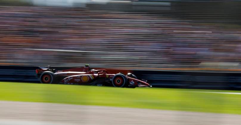 (240324) -- MELBOURNE, March 24, 2024 -- Ferrari s Carlos Sainz of Spain competes during the Australian Formula One Grand Prix at Albert Park in Melbourne, Australia, March 24, 2024. ) (SP) AUSTRALIA-MELBOURNE-F1-GRAND PRIX 2024 MaxPing 