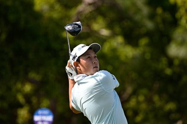 PALM HARBOR, FL - MARCH 23: Dylan Wu (USA) watches his tee shot on 1 during Rd3 of the Valspar Championship at Innisbrook Resort - Copperhead, on March 23, 2024, in Palm Harbor, Florida. (Photo by Ken Murray Icon Sportswire) GOLF: MAR 23 PGA, Golf Herren Valspar Championship EDITORIAL USE ONLY Icon2403230043