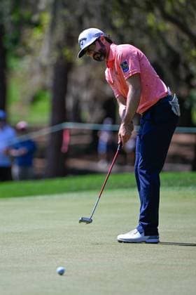 PALM HARBOR, FL - MARCH 23: Adam Hadwin (CAN) watches his birdie attempt on 2 during Rd3 of the Valspar Championship at Innisbrook Resort - Copperhead, on March 23, 2024, in Palm Harbor, Florida. (Photo by Ken Murray Icon Sportswire) GOLF: MAR 23 PGA, Golf Herren Valspar Championship EDITORIAL USE ONLY Icon2403230063