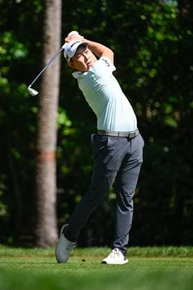 PALM HARBOR, FL - MARCH 23: Dylan Wu (USA) watches his tee shot on 3 during Rd3 of the Valspar Championship at Innisbrook Resort - Copperhead, on March 23, 2024, in Palm Harbor, Florida. (Photo by Ken Murray Icon Sportswire) GOLF: MAR 23 PGA, Golf Herren Valspar Championship EDITORIAL USE ONLY Icon2403230093