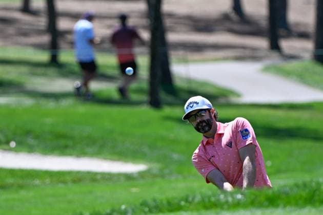 PALM HARBOR, FL - MARCH 23: Adam Hadwin (CAN) chips up tight on 6 during Rd3 of the Valspar Championship at Innisbrook Resort - Copperhead, on March 23, 2024, in Palm Harbor, Florida. (Photo by Ken Murray Icon Sportswire) GOLF: MAR 23 PGA, Golf Herren Valspar Championship EDITORIAL USE ONLY Icon2403230163