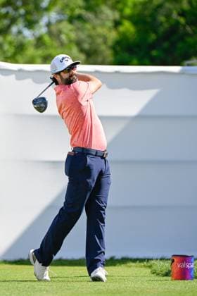 PALM HARBOR, FL - MARCH 23: Adam Hadwin (CAN) watches his tee shot on 18 during Rd3 of the Valspar Championship at Innisbrook Resort - Copperhead, on March 23, 2024, in Palm Harbor, Florida. (Photo by Ken Murray Icon Sportswire) GOLF: MAR 23 PGA, Golf Herren Valspar Championship EDITORIAL USE ONLY Icon2403230293