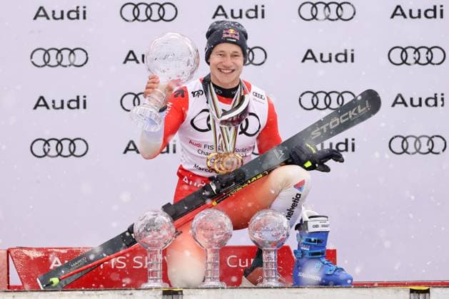 Bilder des Jahres 2024, Sport 03 März Sport Themen der Woche KW12 ALPINE SKIING - FIS WC Final Saalbach SAALBACH,AUSTRIA,24.MAR.24 - ALPINE SKIING - FIS World Cup Final, award ceremony for the Overall World Cup Men. Image shows the rejoicing of Marco Odermatt (SUI). keywords: crystal globe.  GEPAxpictures xMathiasxMandl