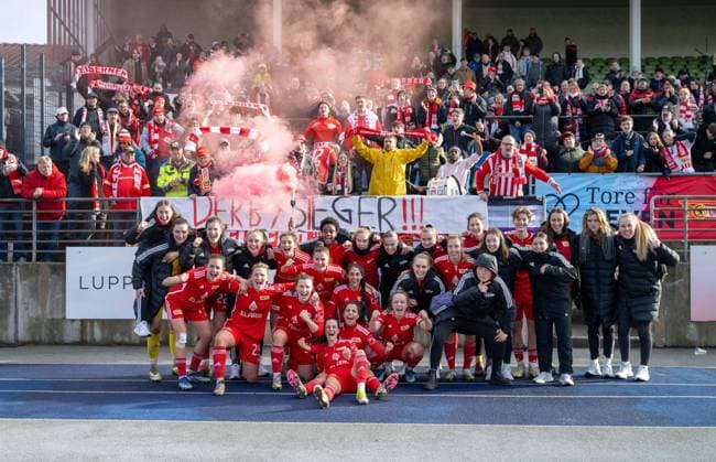 Soccer, Women, Season 2023 2024, Regionalliga Nordost 15 Matchday , FC Viktoria 1889 Berlin 1 FC Union Berlin, Guest block, Fans and players of Union, Cheering after the final whistle, 24 03 2024, Copyright: xMatthiasxKochx