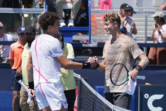 March 24, 2024, Miami Gardens, Florida, USA: Ben Shelton (USA) (L) shakes hands with Martin Landaluce (ESP) after the men s singles match at the 2024 Miami Open presented by Itau at Hard Rock Stadium. Miami Gardens USA - ZUMAw109 20240324_fap_w109_025 Copyright: xDebbyxWongx