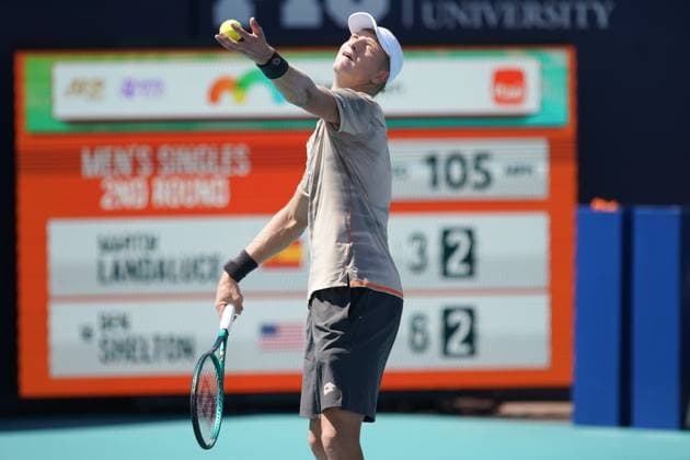 March 24, 2024, Miami Gardens, Florida, USA: Martin Landaluce (ESP) serves the ball during the men s singles match at the 2024 Miami Open presented by Itau at Hard Rock Stadium. Miami Gardens USA - ZUMAw109 20240324_fap_w109_024 Copyright: xDebbyxWongx