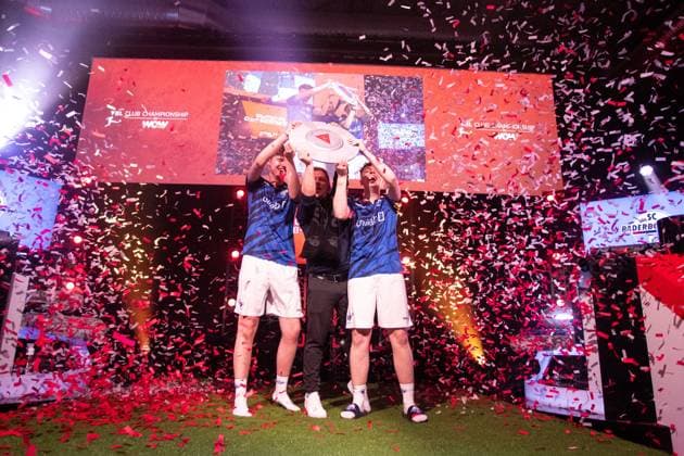 Virtual Bundesliga Club Championship by WOW Finale 24 03 2024 Jonas Wirth Jonny, SC Paderborn 07 , Jamie Bartel Chaser, SC Paderborn 07 in jubilation with the Virtual Bundesliga Club Championship championship disc, German club champion of the Virtual Bundesliga Club Championship Virtual Bundesliga Club Championship by WOW Finale 24 03 2024 Copyright: xBEAUTIFULxSPORTS Buriakovx