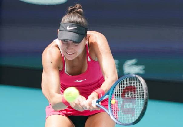 March 24, 2024, Miami Gardens, Florida, USA: Oceane Dodin (FRA) returns a shot during the women s singles match at the 2024 Miami Open presented by Itau at Hard Rock Stadium. Miami Gardens USA - ZUMAw109 20240324_fap_w109_034 Copyright: xDebbyxWongx