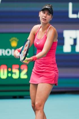 March 24, 2024, Miami Gardens, Florida, USA: Oceane Dodin (FRA) serves the ball during the women s singles match at the 2024 Miami Open presented by Itau at Hard Rock Stadium. Miami Gardens USA - ZUMAw109 20240324_fap_w109_035 Copyright: xDebbyxWongx