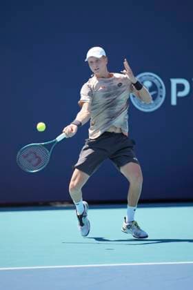 March 24, 2024, Miami, Florida, USA: Martin Landaluce (Spain) hits a forehand against Ben Shelton (USA) during the second round of menÃ¢â‚¬â ¢s singles at the Miami Open tennis tournament. Shelton won the match 6-3, 6-4. Miami USA - ZUMAd212 20240324_zsp_d212_022 Copyright: xRichardxDolex