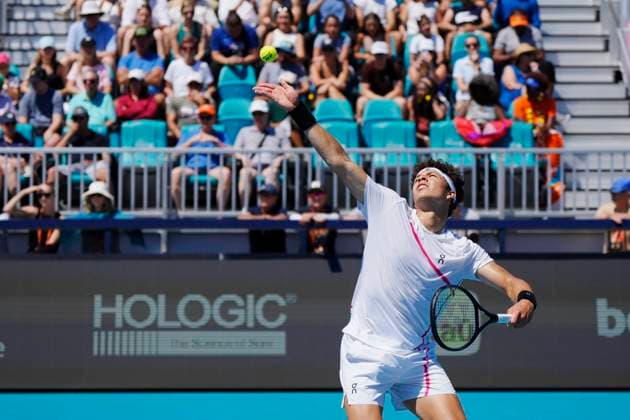 March 24, 2024, Miami, Florida, USA: Ben Shelton (USA) hits a serve against Martin Landaluce (Spain) during the second round of menÃ¢â‚¬â ¢s singles at the Miami Open tennis tournament. Shelton won the match 6-3, 6-4. Miami USA - ZUMAd212 20240324_zsp_d212_029 Copyright: xRichardxDolex