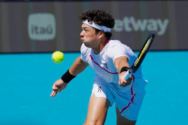 March 24, 2024, Miami, Florida, USA: Ben Shelton (USA) hits a forehand against Martin Landaluce (Spain) during the second round of menÃ¢â‚¬â ¢s singles at the Miami Open tennis tournament. Shelton won the match 6-3, 6-4. Miami USA - ZUMAd212 20240324_zsp_d212_035 Copyright: xRichardxDolex